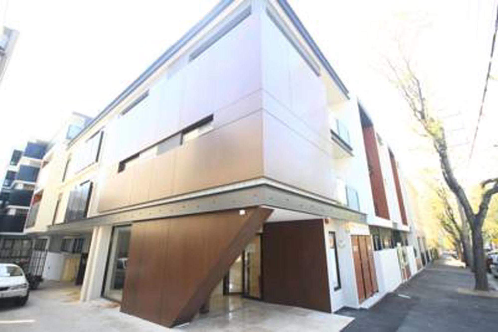 Rnr Serviced Apartments North Melbourne Exterior photo